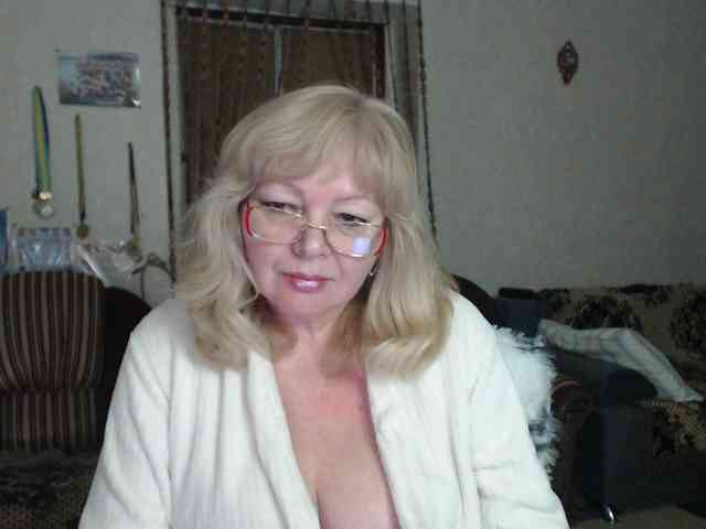 EvelynLoveShy webcam