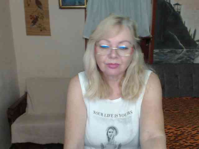 EvelynLoveShy webcam