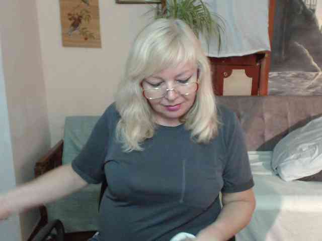 EvelynLoveShy webcam