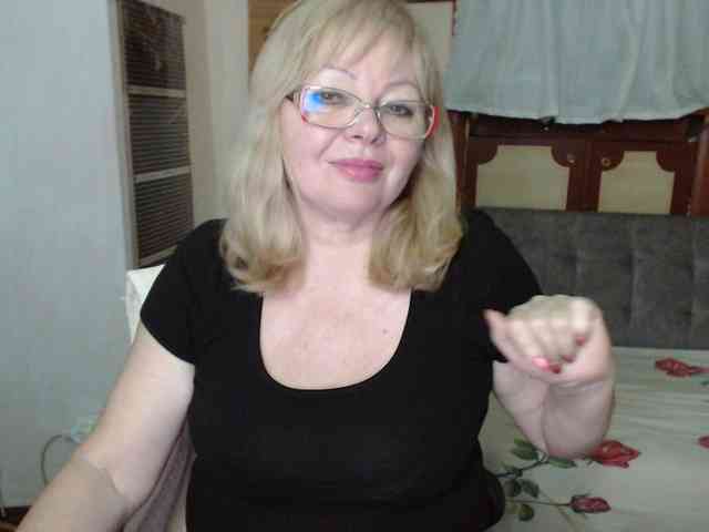 EvelynLoveShy webcam