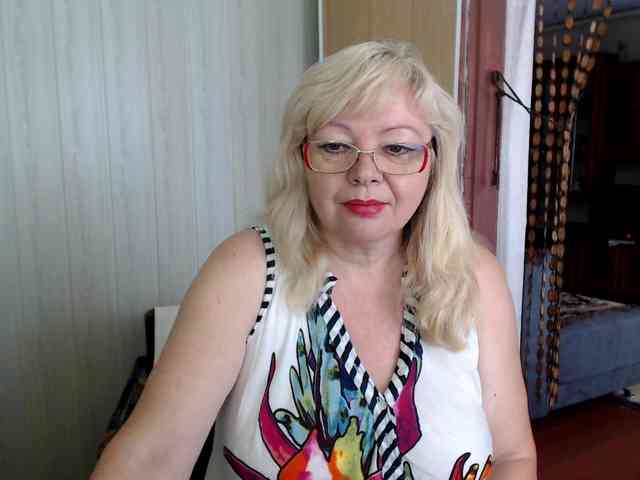 EvelynLoveShy webcam