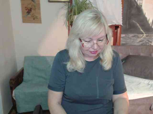 EvelynLoveShy webcam