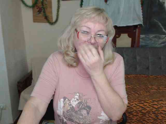 EvelynLoveShy webcam