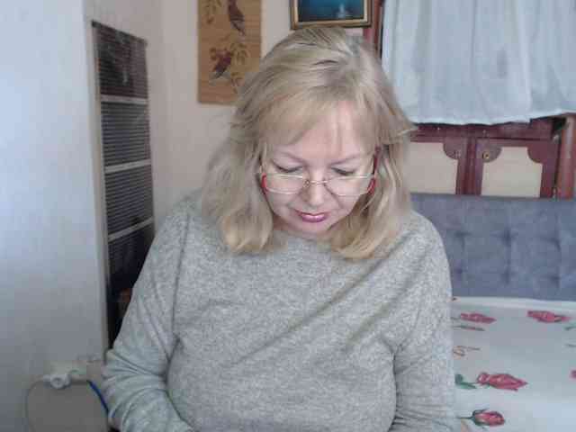 EvelynLoveShy webcam