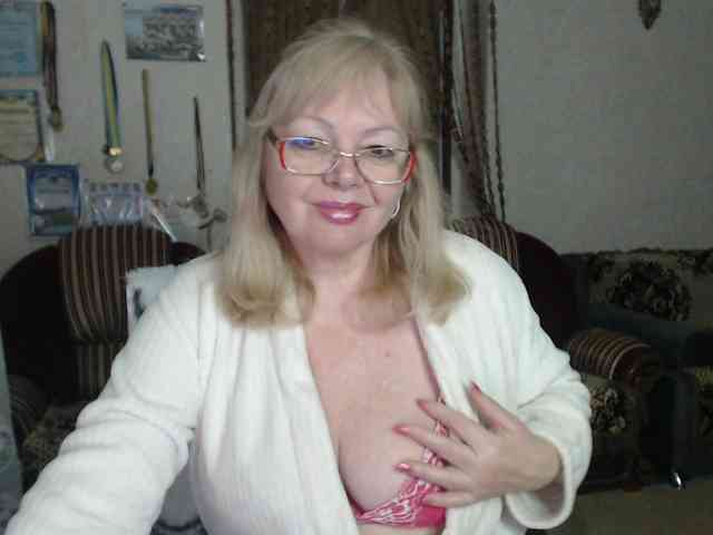 EvelynLoveShy webcam