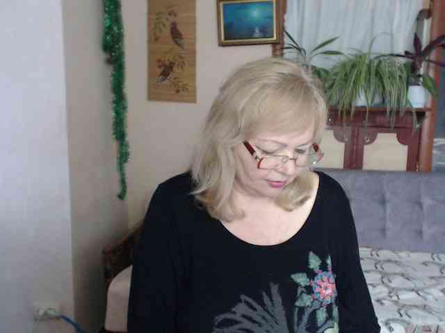 EvelynLoveShy webcam