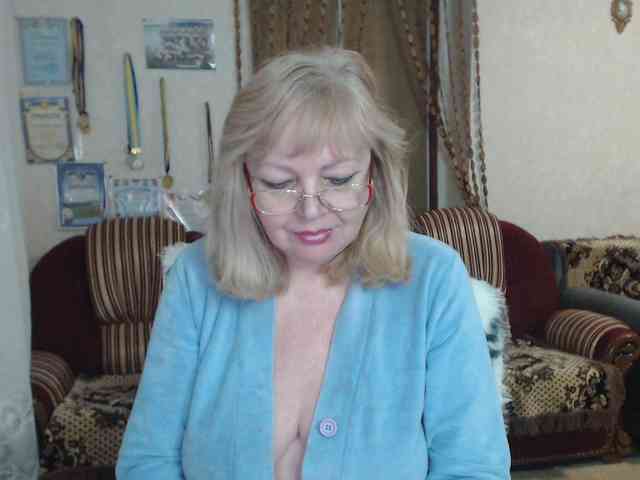 EvelynLoveShy webcam