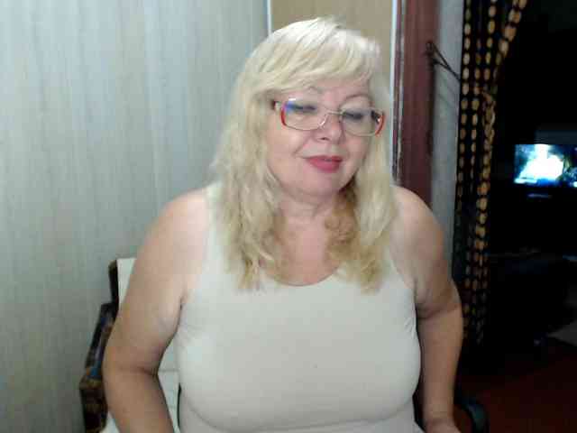 EvelynLoveShy webcam