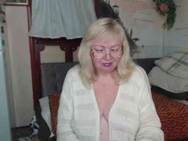 EvelynLoveShy webcam