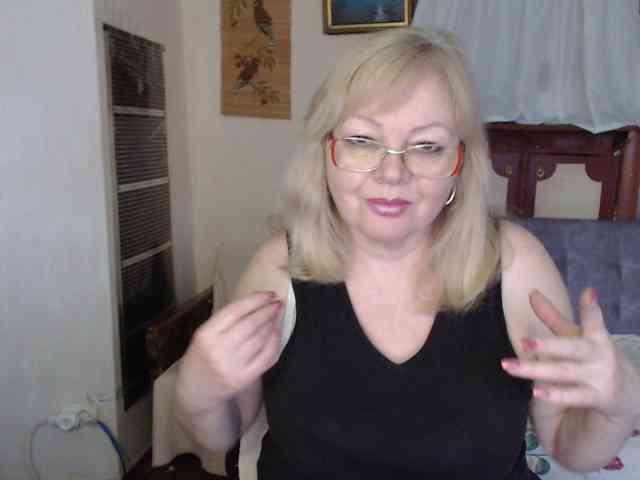 EvelynLoveShy webcam