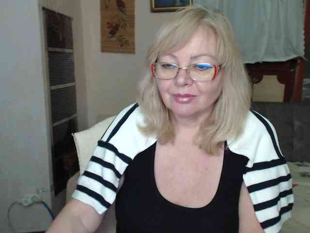 EvelynLoveShy webcam