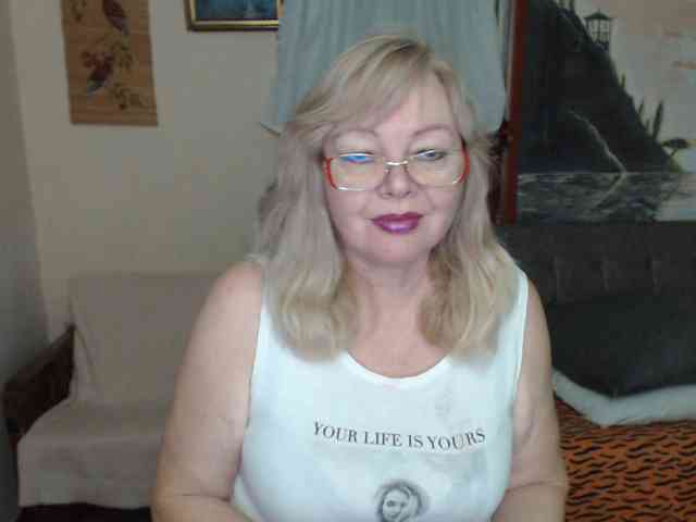 EvelynLoveShy webcam