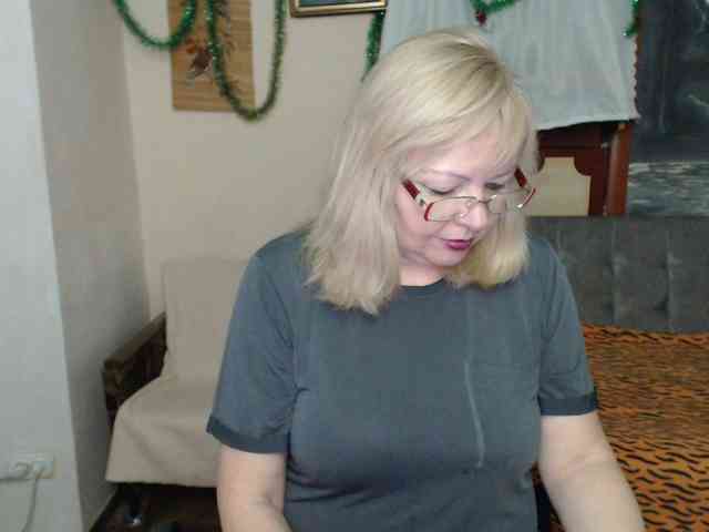 EvelynLoveShy webcam