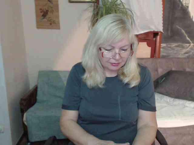 EvelynLoveShy webcam