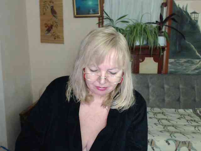 EvelynLoveShy webcam