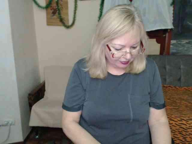 EvelynLoveShy webcam