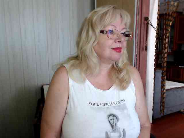 EvelynLoveShy webcam