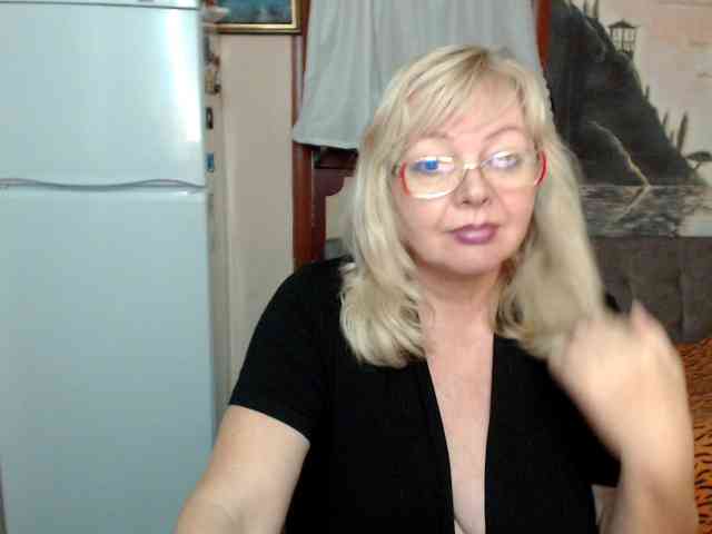EvelynLoveShy webcam