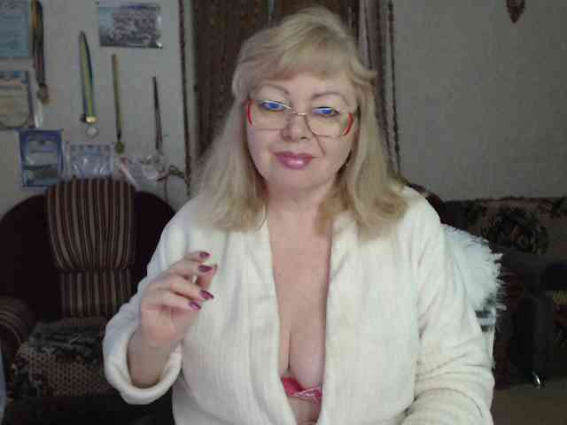 EvelynLoveShy webcam