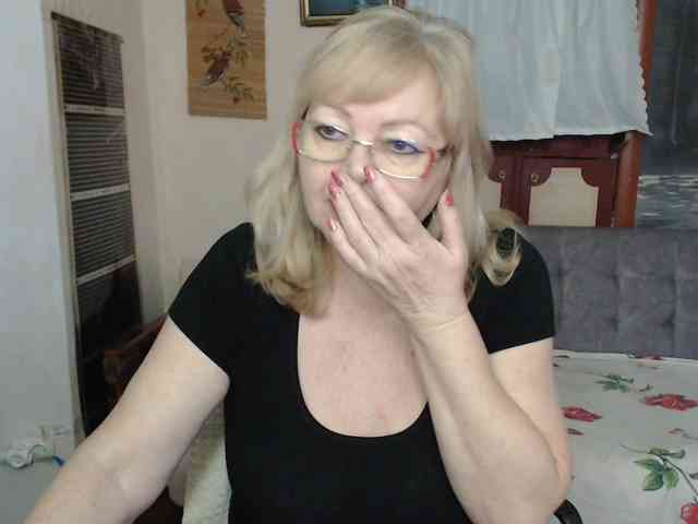 EvelynLoveShy webcam