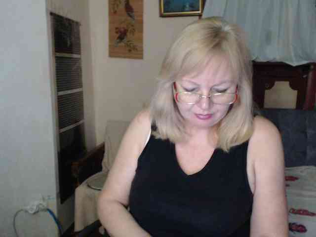 EvelynLoveShy webcam