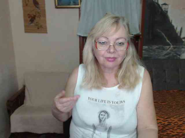 EvelynLoveShy webcam