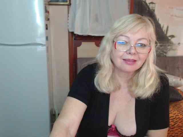 EvelynLoveShy webcam