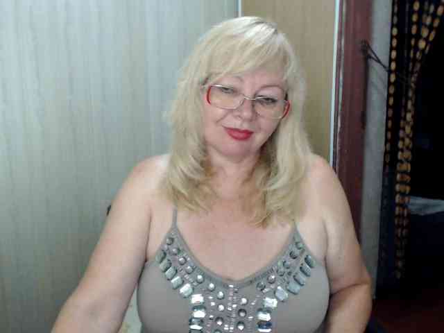 EvelynLoveShy webcam