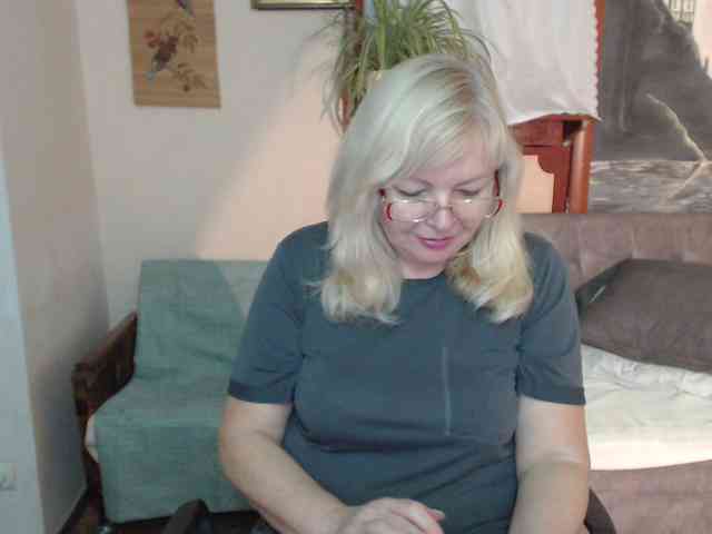 EvelynLoveShy webcam