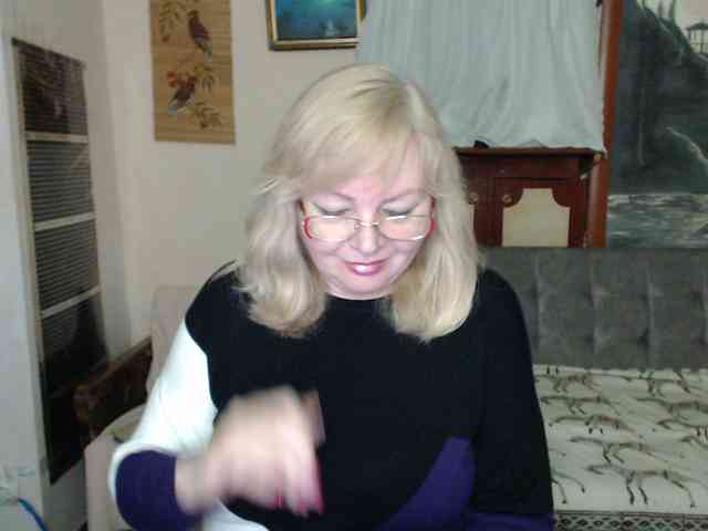 EvelynLoveShy webcam