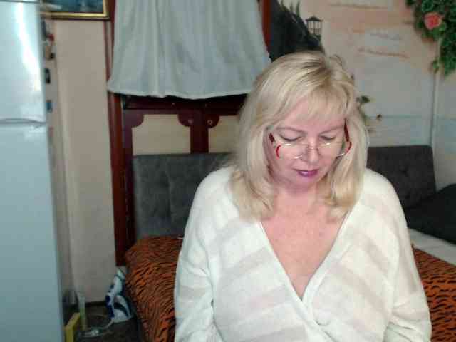 EvelynLoveShy webcam