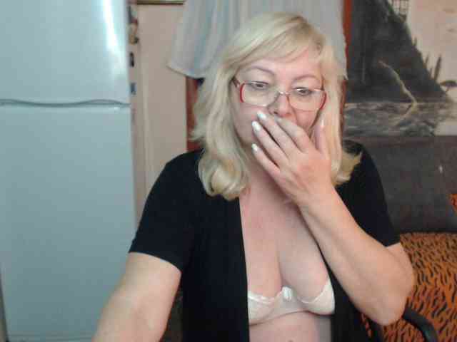 EvelynLoveShy webcam