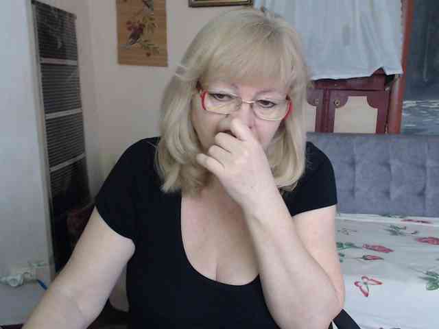 EvelynLoveShy webcam