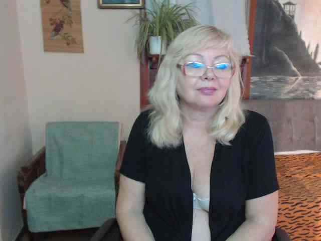 EvelynLoveShy webcam