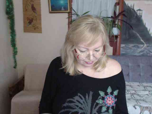 EvelynLoveShy webcam