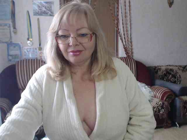 EvelynLoveShy webcam