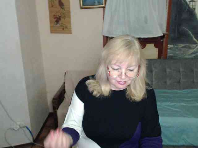 EvelynLoveShy webcam