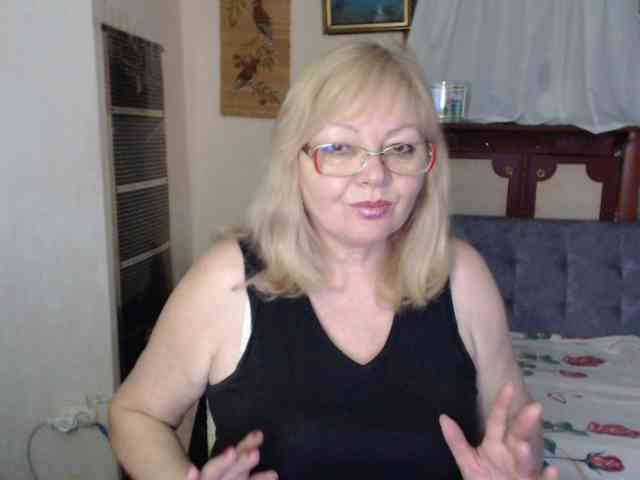 EvelynLoveShy webcam