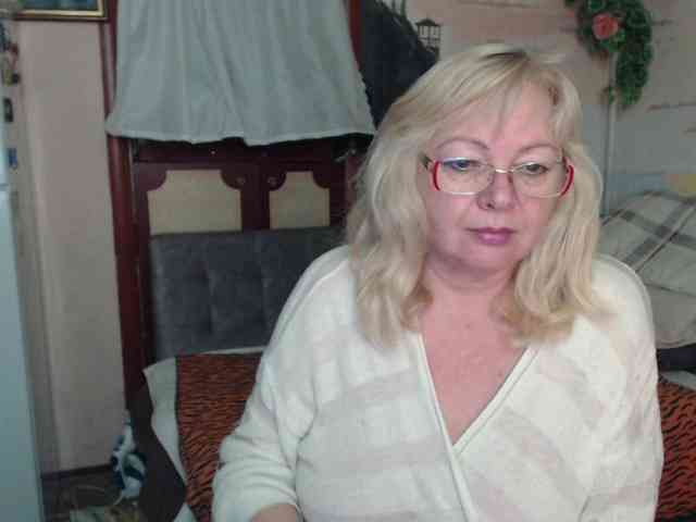 EvelynLoveShy webcam