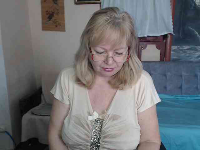 EvelynLoveShy webcam