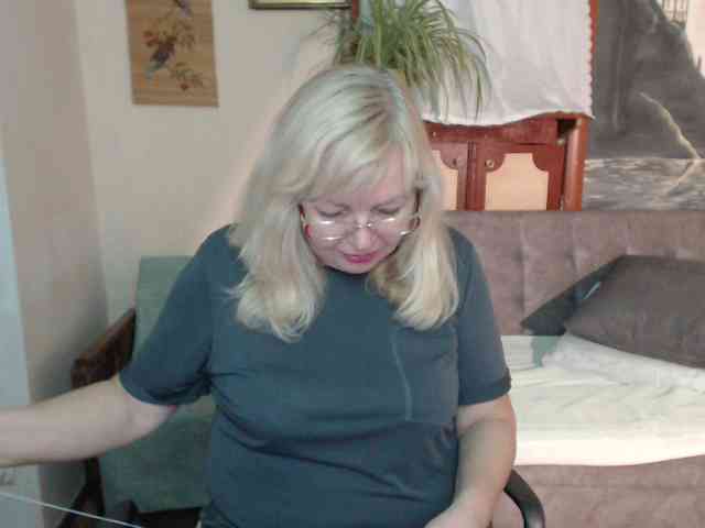 EvelynLoveShy webcam