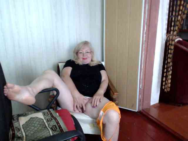 Модель: EvelynLoveShy