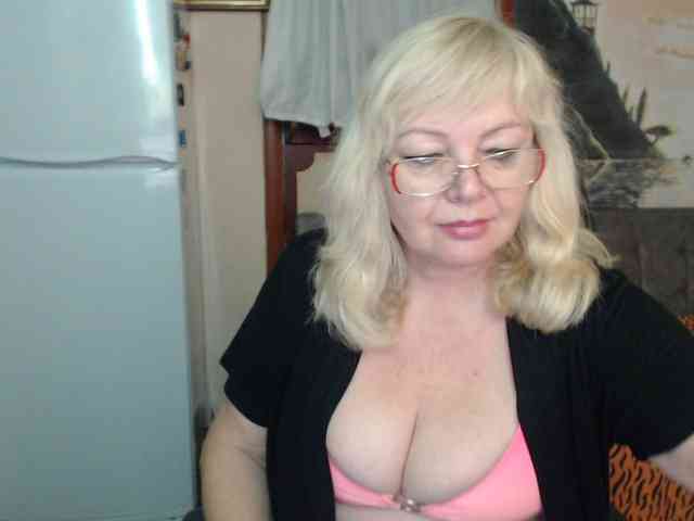 EvelynLoveShy webcam