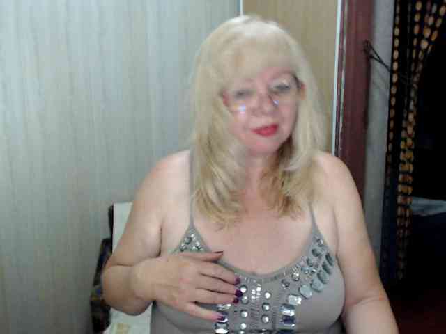 EvelynLoveShy webcam