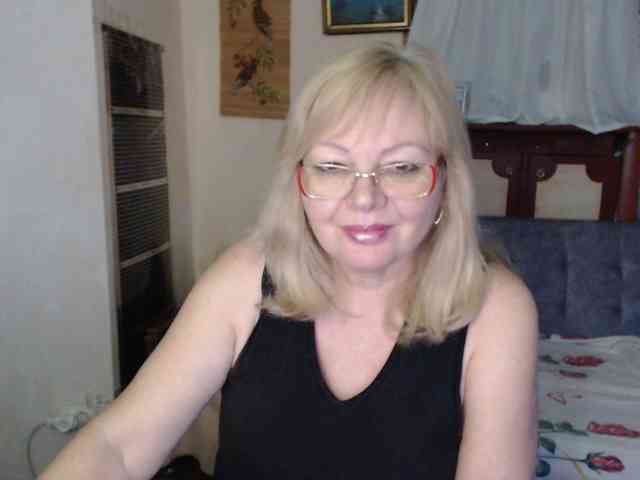 EvelynLoveShy webcam