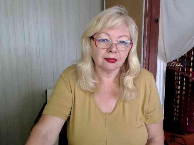 EvelynLoveShy webcam