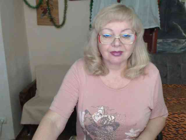 EvelynLoveShy webcam