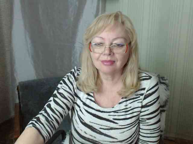 EvelynLoveShy webcam