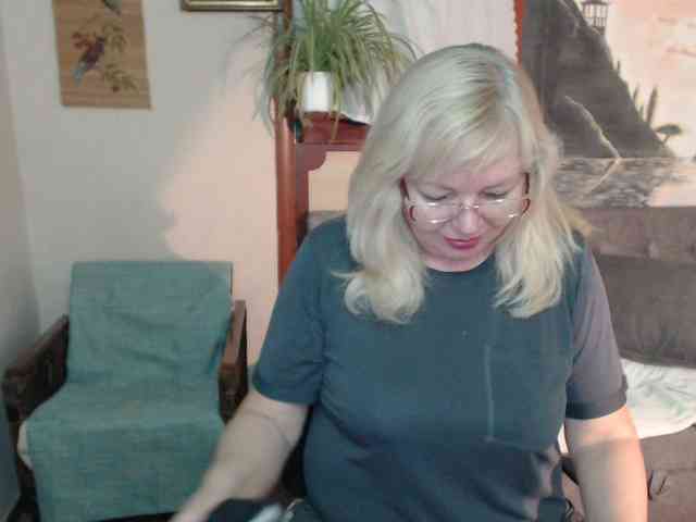 EvelynLoveShy webcam