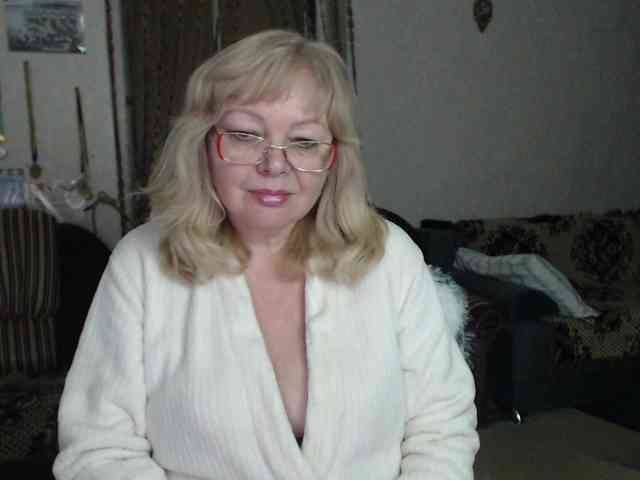 EvelynLoveShy webcam